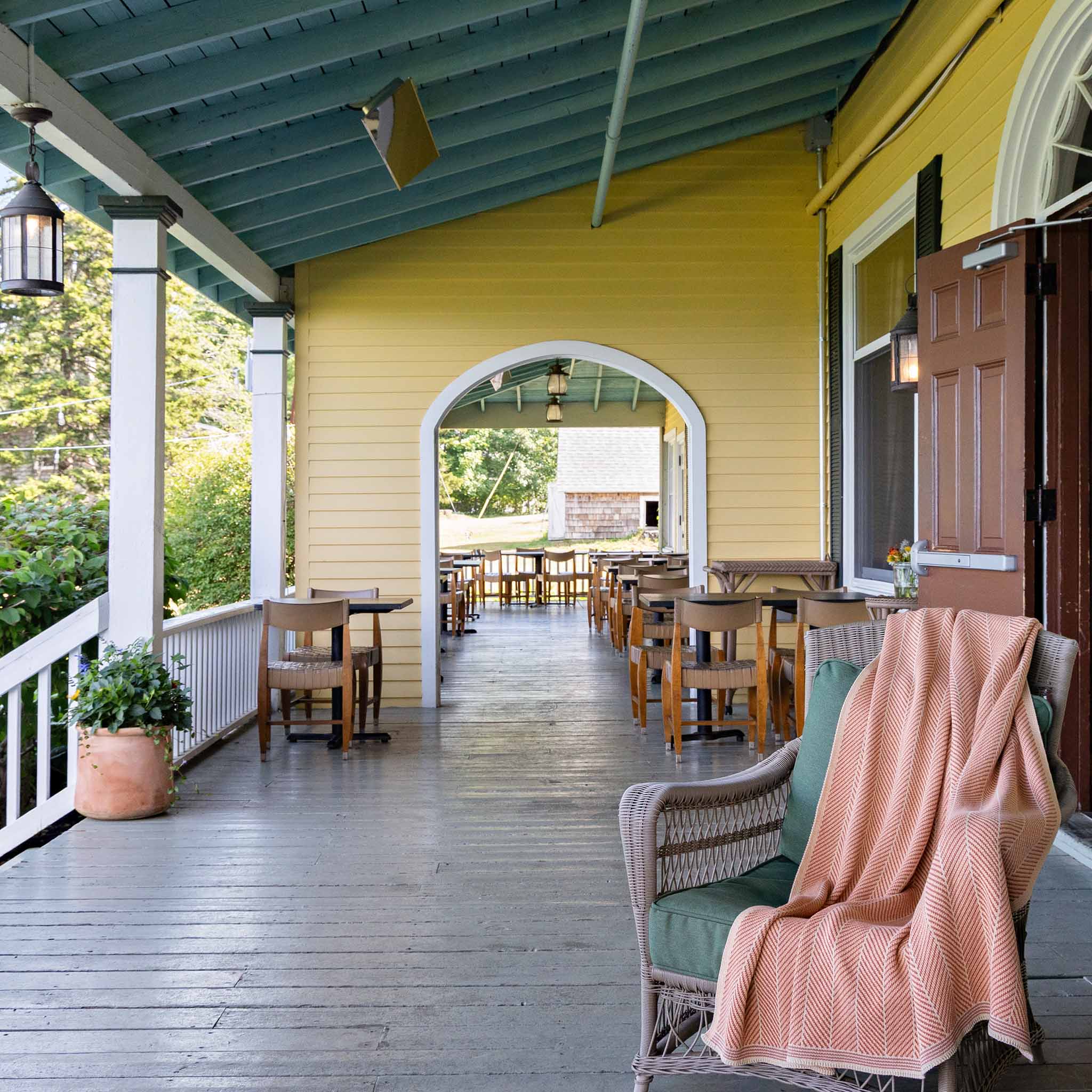 Indoor | Outdoor Sustainable Knit Chevron Throw Blanket - Poly Herringbone Edge