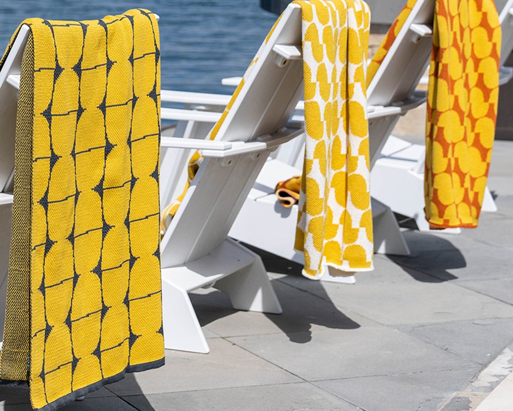 How to Choose the Best Outdoor Blanket for Camping, Picnics & Beach Days