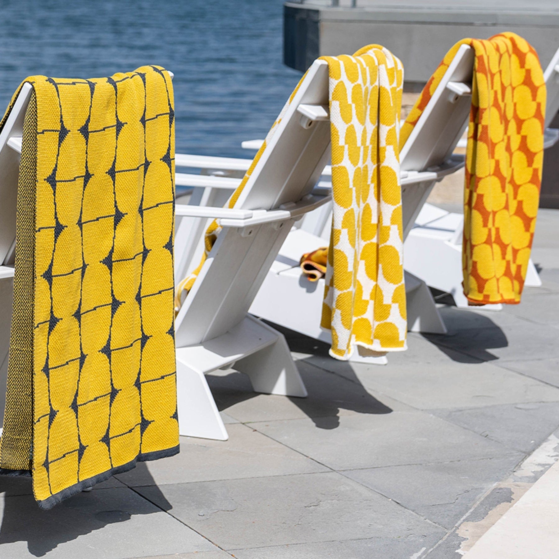 How to Choose the Best Outdoor Blanket for Camping, Picnics & Beach Days