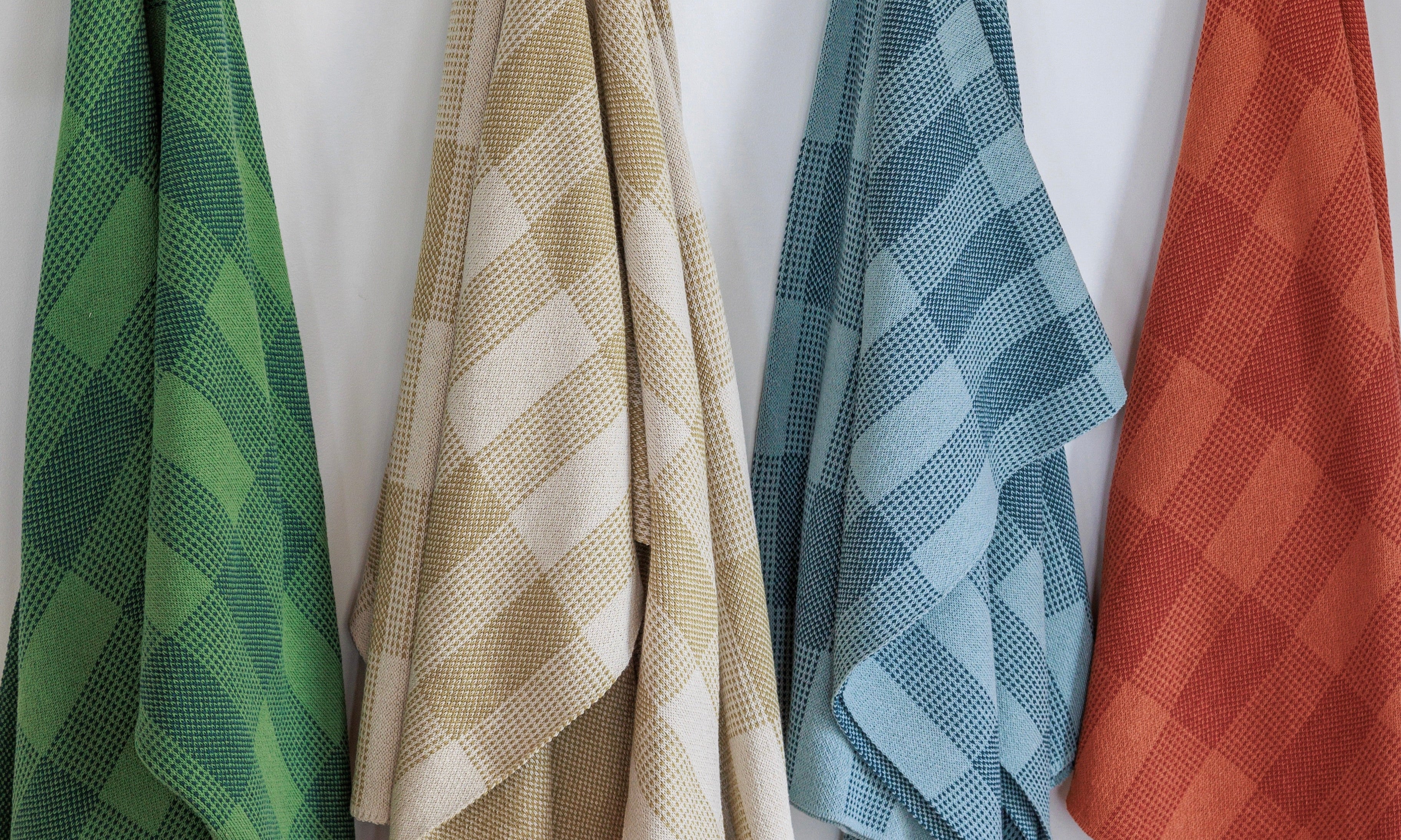 Plaid Throw Blankets - In2Green