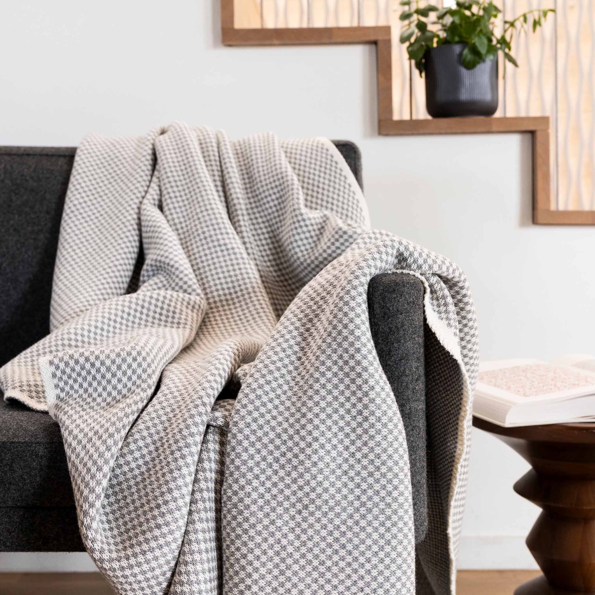 Grey Throw Blanket - In2Green