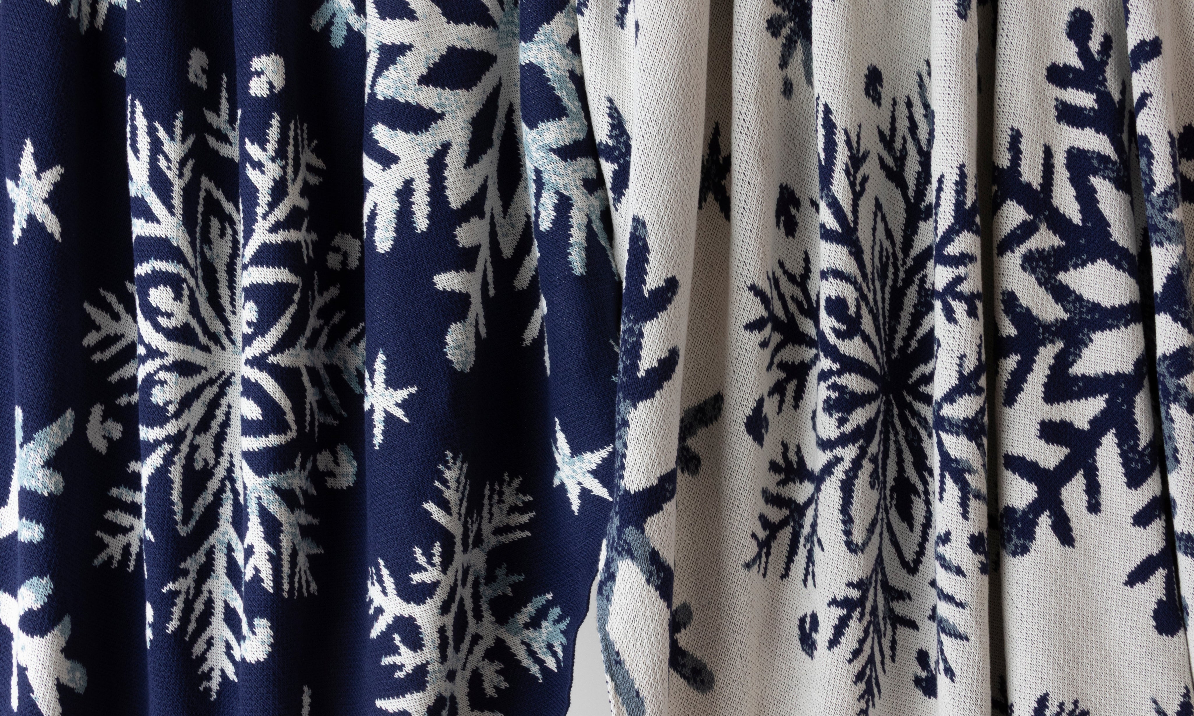 Holiday Throw Blankets - In2Green