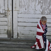 in2green Eco Throw Cotton Sustainable Knit Throw Blanket - American Flag 639266512240 BL01AF1