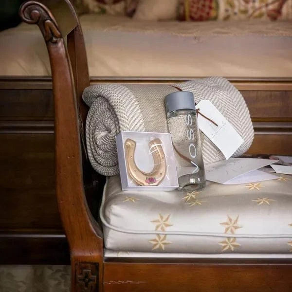 Corporate_wedding_gift_set_tiny_600.webp